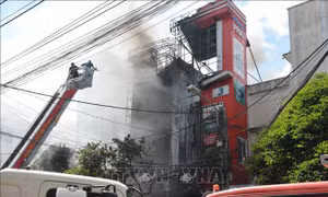 Nỗ lực dập tắt hỏa hoạn ở trung tâm thành phố Buôn Ma Thuột, Đắk Lắk