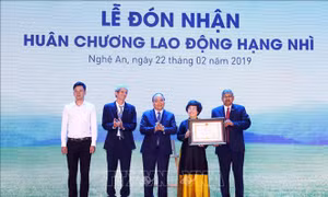  Thủ tướng Nguyễn Xuân Phúc dự Lễ đón nhận Huân chương Lao động hạng Nhì của Công ty cổ phần thực phẩm sữa TH