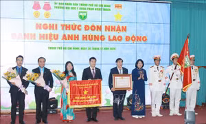 ĐH Y khoa Phạm Ngọc Thạch đón nhận danh hiệu Anh hùng Lao động thời kỳ đổi mới