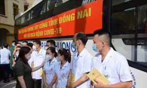 Góp sức bảo vệ 'chiến binh áo trắng' nơi tuyến đầu chống dịch