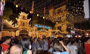 Quảng Ninh khai trương phố đi bộ Bài Thơ