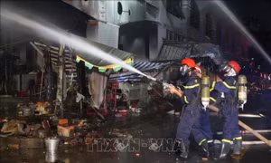 Dập tắt đám cháy lớn tại khu vực chợ Biên Hòa trong đêm