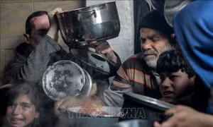 Xung đột Hamas-Israel: Israel thả hàng viện trợ xuống Dải Gaza 