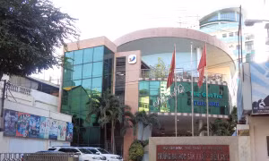Bác thông tin công an còng tay, đánh đập người xưng là giảng viên Trường ĐH Sân khấu Điện ảnh
