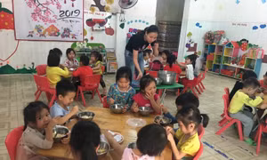 Kiểm soát thực phẩm bữa ăn học đường còn nhiều mối lo