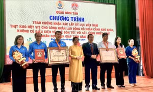 Lập kỷ lục với 1.100 phần thịt kho hột vịt tặng người lao động khó khăn