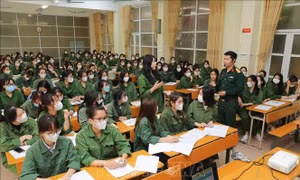 Nữ sinh Văn khoa Sư phạm trong môi trường quân đội