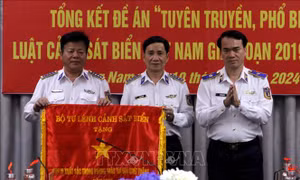 Chủ động tuyên truyền Luật cảnh sát biển Việt Nam cho người dân