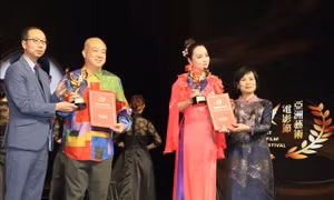 Liên hoan phim châu Á: 'Quán Kỳ Nam' của Leon Lê đoạt giải đạo diễn xuất sắc nhất