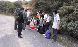 Bộ đội biên phòng Xín Cái kiên cường bám trụ, bảo vệ biên giới và ngăn chặn dịch bệnh