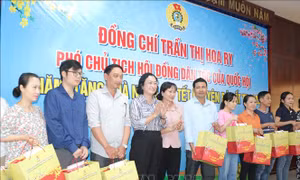 Mang Tết sớm đến với công đoàn viên chức, người lao động có hoàn cảnh khó khăn