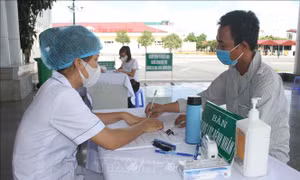 Tăng cường các biện pháp phòng, chống dịch tại các cơ sở y tế và nơi cộng cộng