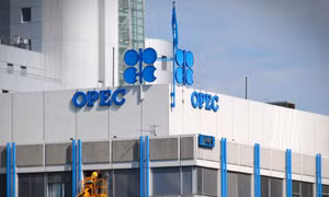 OPEC+ đứng giữa 'ranh giới' Mỹ và Nga  