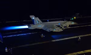 Bên trong cuộc chiến tàu Hải quân Mỹ chống tên lửa và UAV của Houthi ở Biển Đỏ