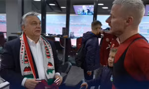 Thủ tướng Hungary gây ra 'cơn bão ngoại giao' với chiếc khăn cổ vũ bóng đá