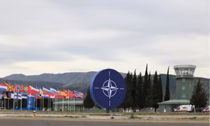 Đằng sau việc NATO mở lại căn cứ không quân thời Liên Xô ở Albania