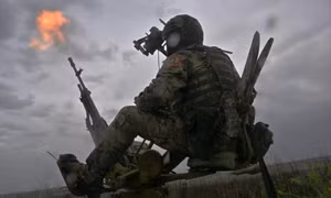Ukraine tấn công vào khu vực mới của Nga khi đối mặt với những khó khăn trên 'sân nhà'