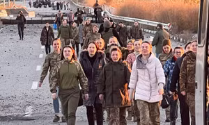 Nga thả hơn 100 nữ quân nhân Ukraine để đổi lấy 110 thủy thủ và tù binh 