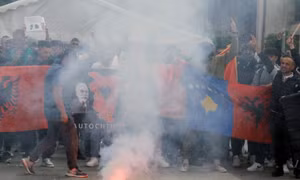 Mỹ và EU cảnh báo Kosovo lãnh hậu quả nếu không nhượng bộ