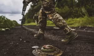 Nước thành viên NATO đầu tiên ở Baltic chính thức rút khỏi công ước cấm mìn sát thương