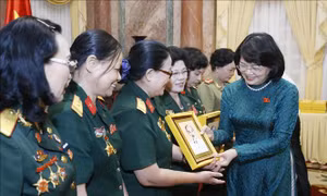 Chăm lo hơn nữa cho đời sống của nữ bộ đội Trường Sơn