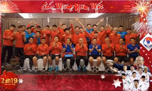 Thầy trò HLV Park Hang-seo gửi lời chúc mừng năm mới 2019 đến người hâm mộ Việt Nam