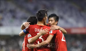 Báo nước ngoài ví Quang Hải đá phạt như Messi, tin Việt Nam tràn trề cơ hội đi tiếp