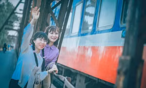 Xôn xao bộ ảnh trang phục và bối cảnh Hà Nội thời bao cấp 