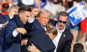 Tổng thống Biden ra lệnh bảo vệ ông Trump như một 'tổng thống đương nhiệm'