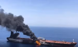 Iran tấn công hai tàu chở dầu, tuyên bố không để 'giọt dầu nào' đi qua Hormuz