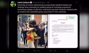 Hai sinh viên Pakistan bị đuổi học vì công khai cầu hôn trước nhiều người