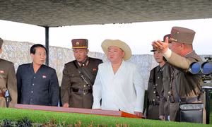 Chủ tịch Triều Tiên Kim Jong-un chỉ đạo trên thực địa các đơn vị hạt nhân tập trận