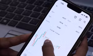 Rủi ro từ làn sóng nhà đầu tư cá nhân bùng nổ tại Ấn Độ