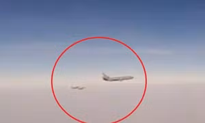 Xuất hiện video máy bay Nga chặn máy bay Mỹ tiếp liệu trên không tại Syria
