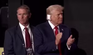 Cựu bác sĩ Nhà Trắng kể chi tiết về vết thương trên tai ông Trump sau vụ ám sát