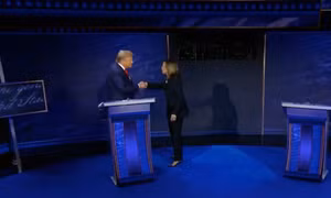 'Cặp đấu' Harris-Trump đấu khẩu nảy lửa về kinh tế, quyền phá thai trong giờ phút tranh luận đầu tiên