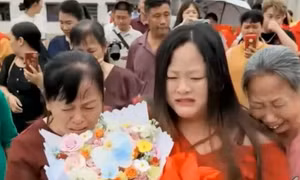 Trung Quốc: Đoàn tụ gia đình sau 22 năm bỏ nhà vì làm vỡ chai sữa tắm