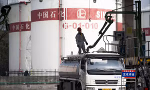 Trung Quốc lần đầu hạ giá trần xăng, dầu diesel kể từ khi chiến tranh Iran nổ ra