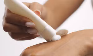 FDA cảnh báo kem làm trắng da có thành phần gây nguy hiểm cho người dùng