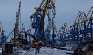 Cảng Mariupol 'thoi thóp' giữa căng thẳng Nga-Ukraine