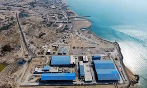 Hơn 20.000 người Iran thiếu nước giữa nắng nóng sau khi Mỹ tấn công vào bể chứa 