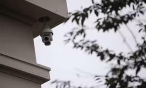 Anh loại bỏ thiết bị giám sát do Trung Quốc sản xuất khỏi các tòa nhà chính phủ