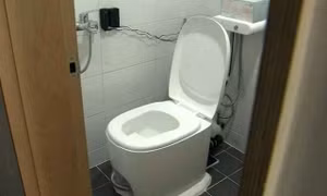 Hàn Quốc sáng chế toilet thân thiện biến chất thải thành năng lượng và tiền ảo