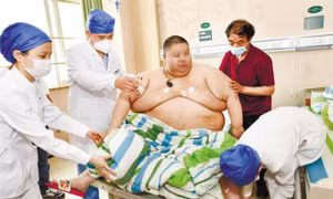 Thanh niên nhập viện vì tăng 101 kg trong 5 tháng giãn cách COVID-19