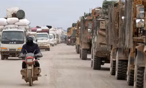 Video phương tiện bọc thép Mỹ ép xe quân sự Nga vào lề đường Syria