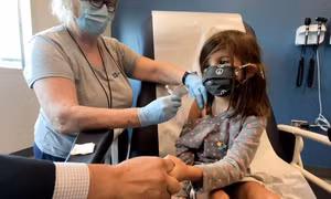 Mỹ triển khai tiêm vaccine COVID-19 cho trẻ dưới 5 tuổi trong tháng Hai