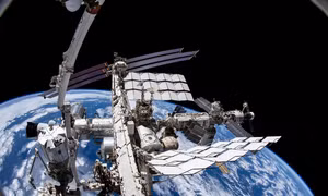 NASA hoãn chuyến đi bộ ngoài không gian vì vấn đề sức khỏe phi hành gia