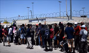 Mexico tạm dừng 60 chuyến tàu để ngăn dòng người di cư 
