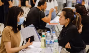 Nỗi lo của những cử nhân 'tờ giấy trắng' tại Trung Quốc