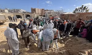 Những câu hỏi lớn xoay quanh các ngôi mộ tập thể vừa phát hiện ở Gaza